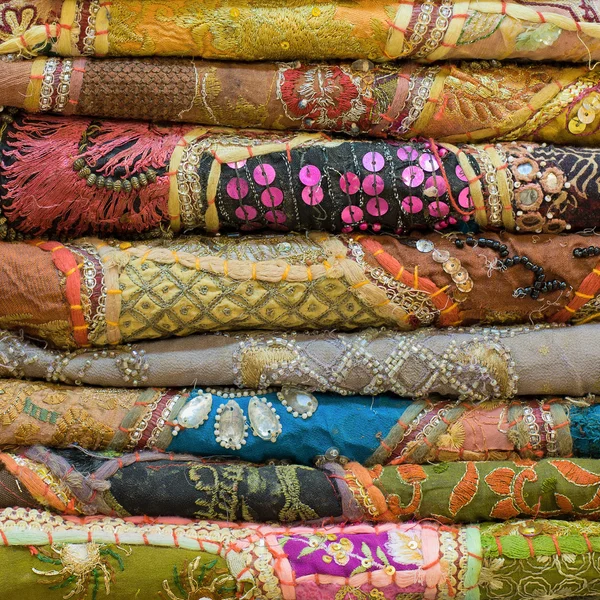 Heap of cloth fabrics at a local market in India. — Stock Photo, Image