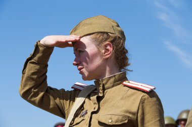 Kiev, Ukrayna - 11 Mayıs: Red Star üye Tarih kulübü tarihsel Sovyetler savaşının üzerinde Mayıs 11, Kiev, Ukrayna 20113 tarihsel canlandırma sırasında üniforma giymek