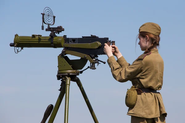 KIEV, UKRAINE - MAY 11 : Member of Red Star history club wear historical Soviet uniform during historical reenactment of WWII on May 11, 20113 in Kiev, Ukraine — Stock Photo, Image