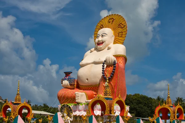 Uśmiechnięty Budda bogactwo pomnik na koh samui, Tajlandia — Zdjęcie stockowe