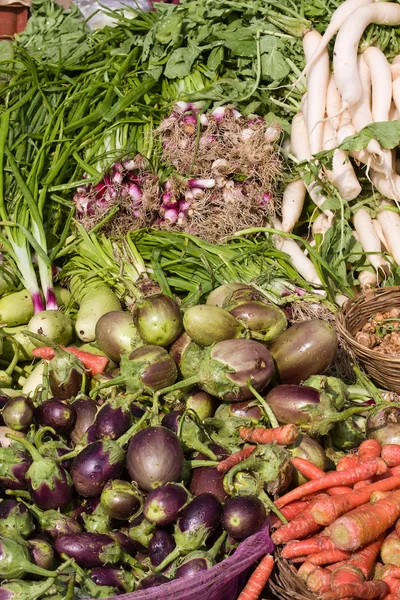 Many different ecological vegetables on market in India — Stock Photo, Image