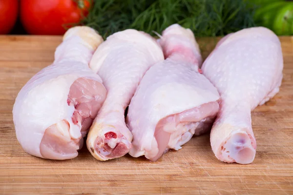 Сырая курица — стоковое фото