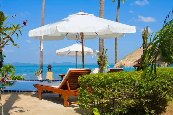 Piscina tropical en Tailandia —  Fotos de Stock