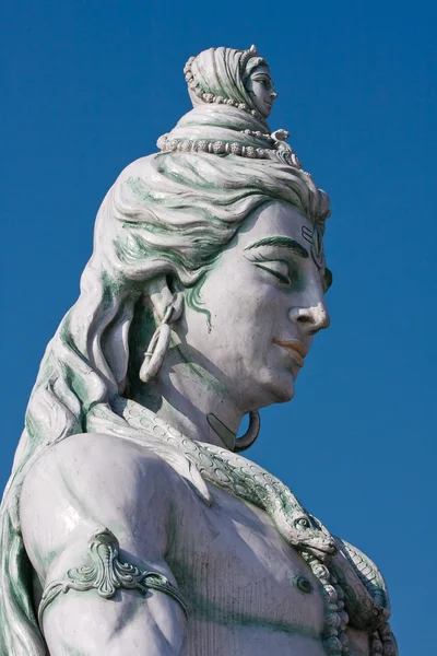 Shiva statue i Rishikesh, Indien - Stock-foto