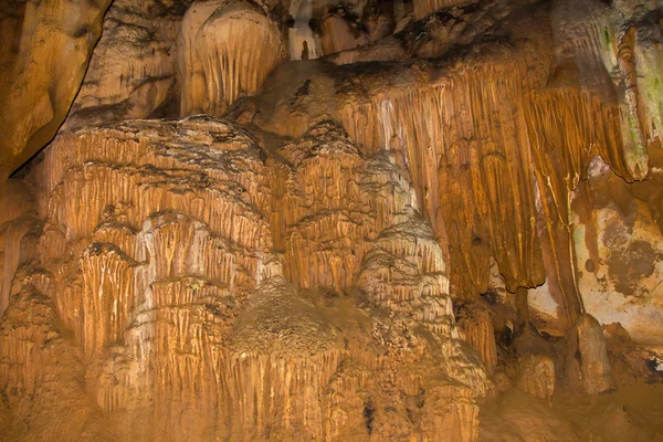 Stalactites in a cave Chiang Dao, Chiang Mai Province, Thailand — Stock Photo, Image