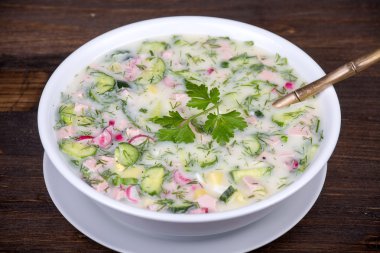 Sebze çorbası ( okroshka )