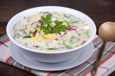 Sebze çorbası ( okroshka )