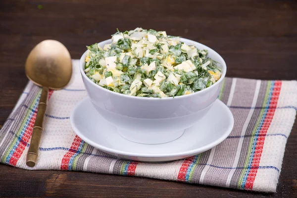 Salada de cebolas junto com o ovo e pepino — Fotografia de Stock