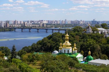 Kiev Pechersk Lavra ya da Kiev Pechersk Lavra (Kyievo-Pechers'ka lavra )