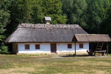 ahşap evlerin Park'ta yaz aylarında alınan pirogovo Müzesi, kiev, Ukrayna