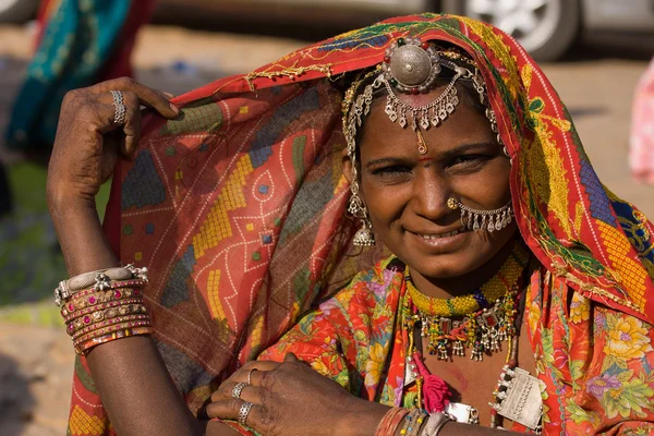 Portrait d'une femme indienne Rajasthani Image En Vente