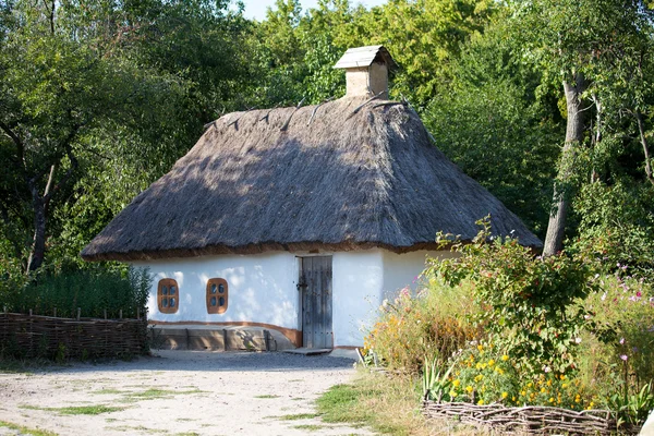 Dom drewniany. Kijów, Ukraina. — Zdjęcie stockowe