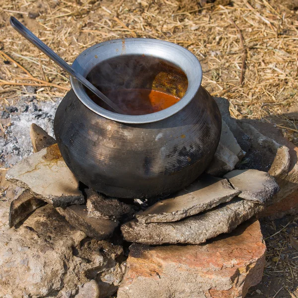 Metal pot with food on fire, India — Stock Photo, Image