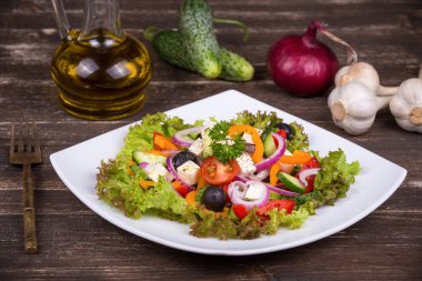 Taze sebze salatası.