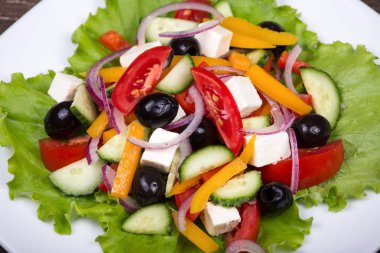 Taze sebze salatası.