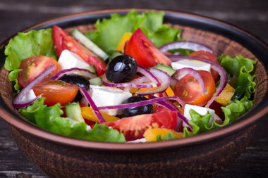 Taze sebze salatası.