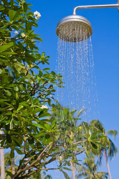 Douche extérieure à l'hôtel — Photo