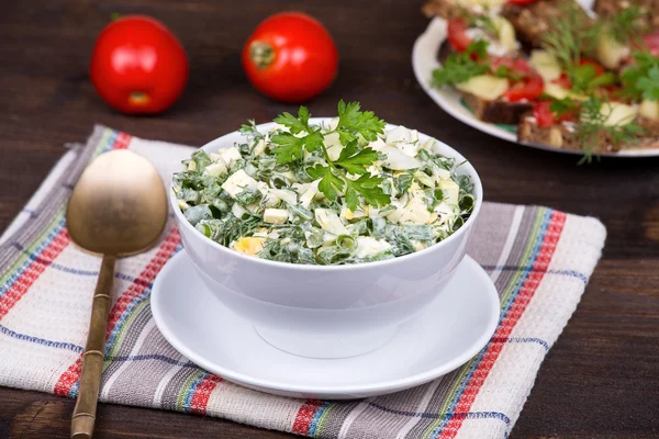 Insalata di cipolle insieme con l'uovo e cetriolo — Foto Stock