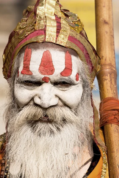 인도 sadhu (홀리 맨)입니다. 바라나시, 우 타르 프라 데 시, 인도. — 스톡 사진