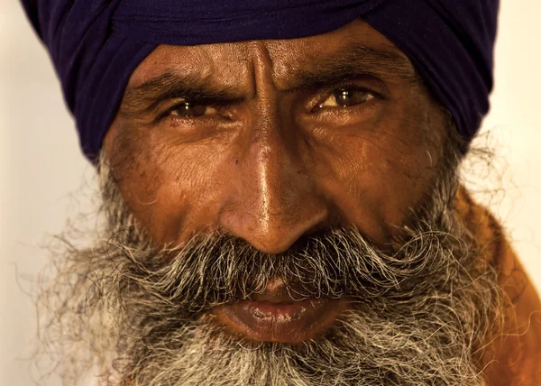 Сикх человек в Амритсаре, Индия . — стоковое фото