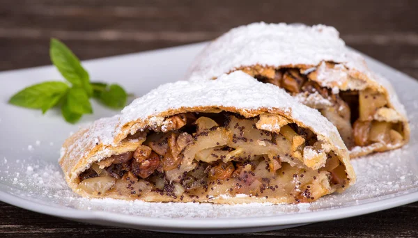 Strudel with apples — Stock Photo, Image