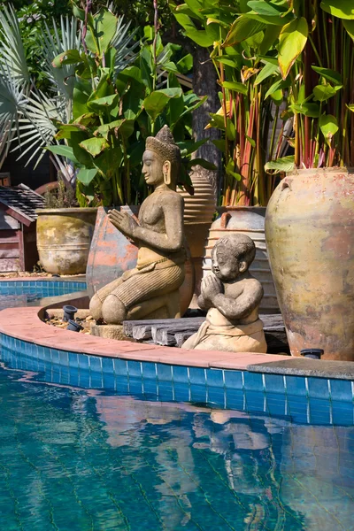 Bela piscina na Tailândia — Fotografia de Stock