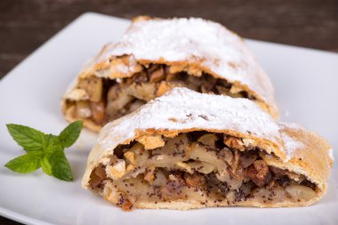 Elmalı Strudel