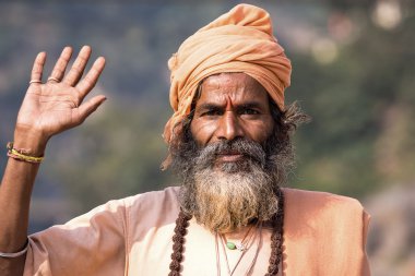 Hint sadhu ağırlıyor