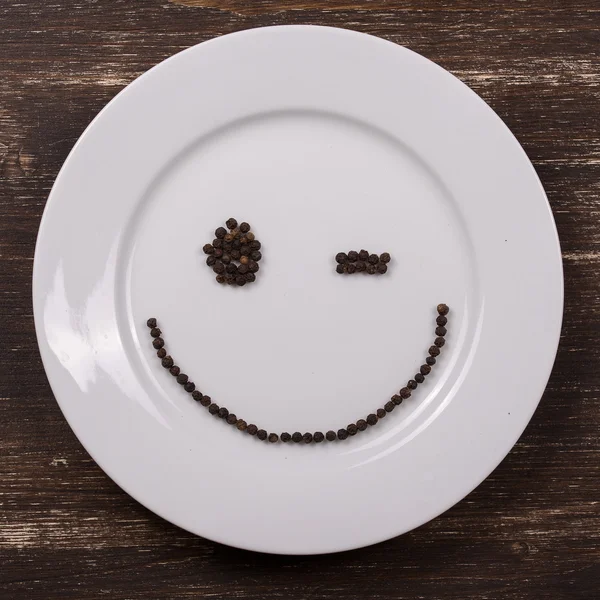 Ευτυχής χαμογελαστό πρόσωπο στο πιάτο πιάτο — Φωτογραφία Αρχείου