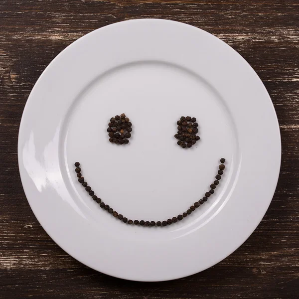 Ευτυχής χαμογελαστό πρόσωπο στο πιάτο πιάτο — Φωτογραφία Αρχείου