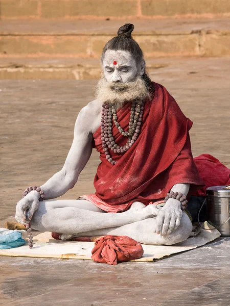 Indická Sádhu (světec). Varanasi, uttar pradesh, Indie. — Stock fotografie