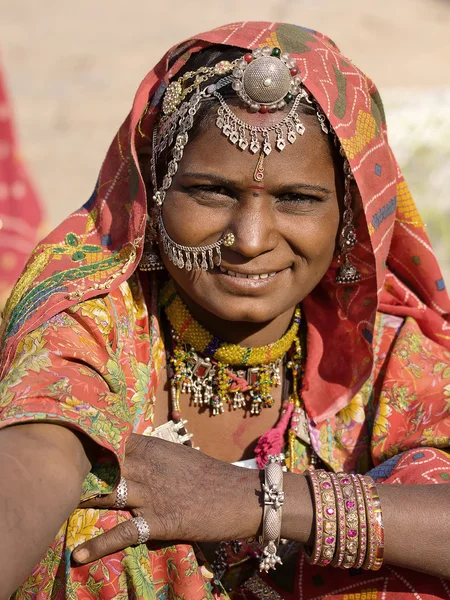 Portrait d'une femme indienne Rajasthani Image En Vente