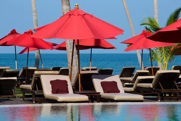 Piscina e mar — Fotografia de Stock