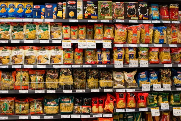 İtalyan makarna çeşitleri, makarna bir süpermarket siam paragon içinde. Bangkok, Tayland.