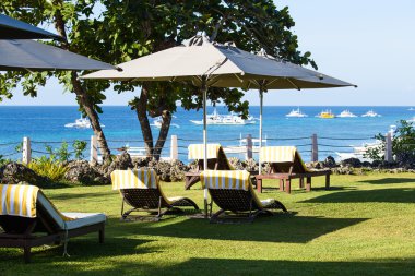 güneşli sahil plaj sandalyesi. panglao Adası, Filipinler
