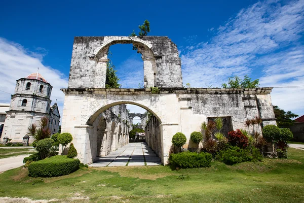 En gammal barock kyrka i oslob, Filippinerna. — Stockfoto