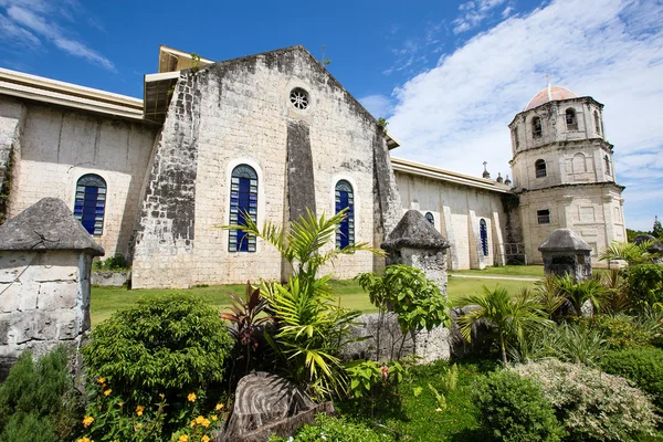 En gammal barock kyrka i oslob, Filippinerna. — Stockfoto