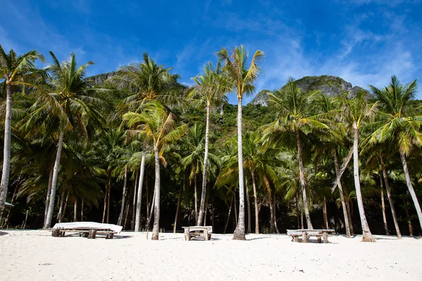 Playa tropical en El Nido, Filipinas —  Fotos de Stock