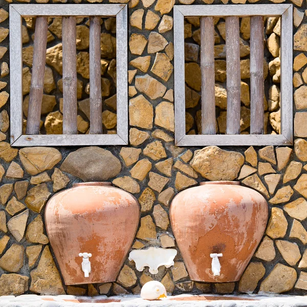 Ancienne salle de bain avec double vasque extérieure — Photo