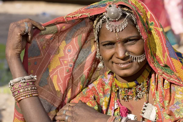 Porträt einer indischen rajasthani Frau — Stockfoto