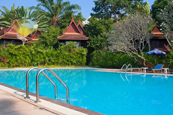 Tropisk pool i Thailand — Stockfoto