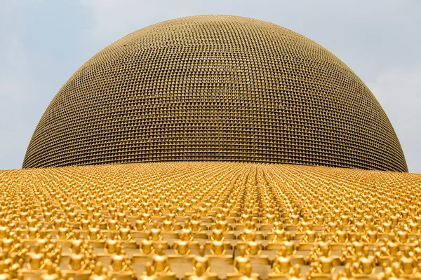 Wat Phra Dhammakaya é um templo budista em Bangkok, Tailândia — Fotografia de Stock