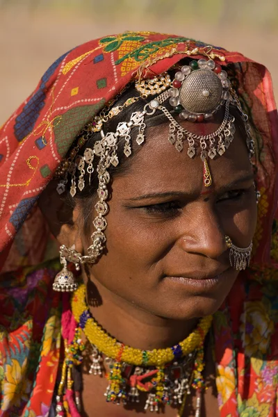 Porträtt av en Indien rajasthani kvinna — Stockfoto