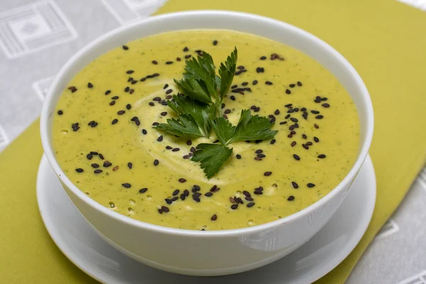 Sopa de creme de espinafre — Fotografia de Stock