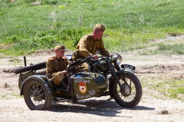 kırmızı yıldız Tarih Kulübü'nün tarihsel Sovyetler İkinci Dünya Savaşı tarihi canlandırma sırasında üniforma giymek