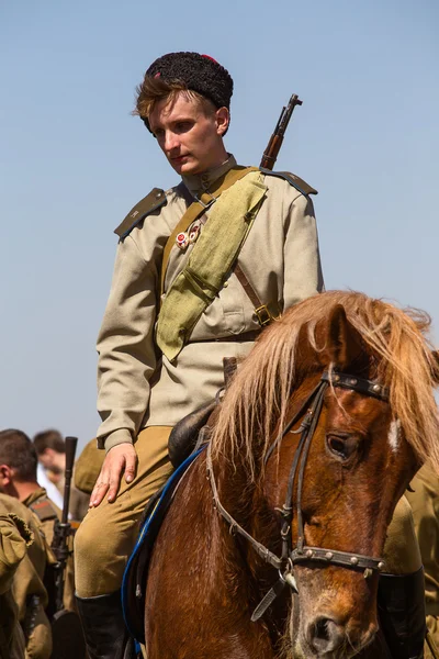 Members of Red Star history club wear historical Soviet uniform during historical reenactment of WWII — Stock Photo, Image