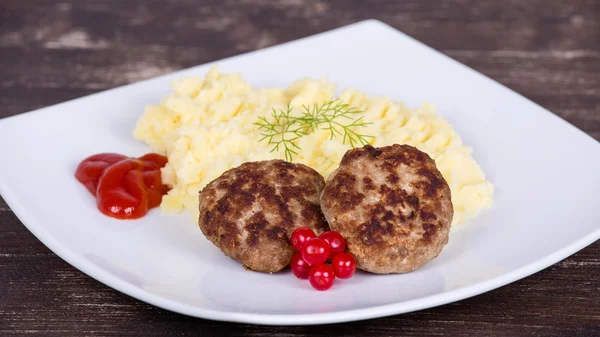 Potongan goreng dengan kentang tumbuk — Stok Foto