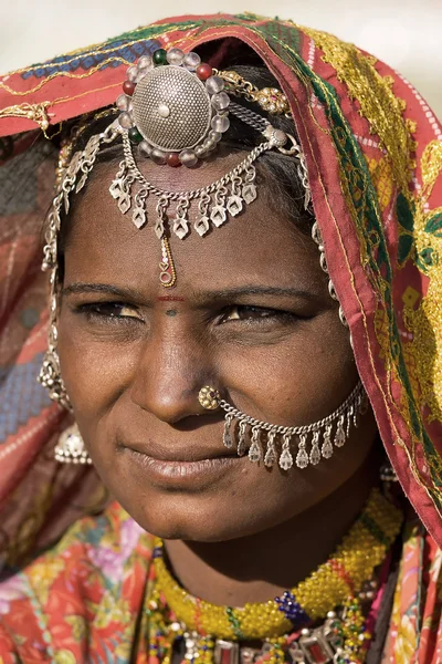 インド ラージャス ターンの女性の肖像画 ストック画像