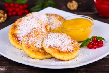 Peynirli krep bal ile