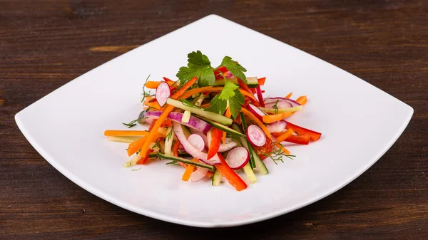 Frischer Gemüsesalat — Stockfoto